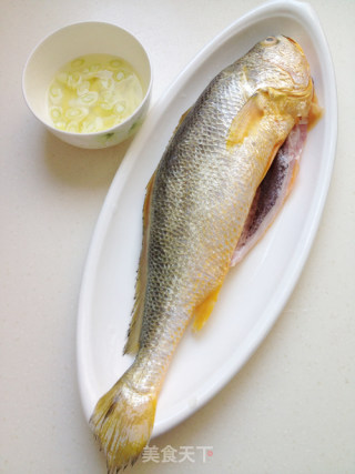 Banquet Dishes-salt and Pepper Large Yellow Croaker recipe