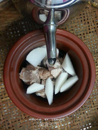 Beauty and Weight Reduction~~white Radish Stewed Pork Ribs Soup recipe
