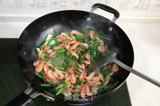 Stir-fried River Prawns with Leek recipe