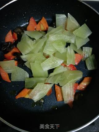 Scrambled Eggs with Green Bamboo and Fungus recipe