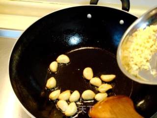 Baby Cuttlefish in Golden Garlic Oyster Sauce recipe