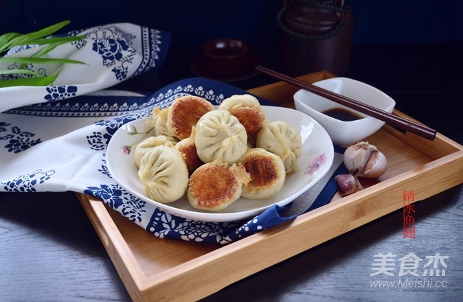 Chives and Pork Fried Buns recipe
