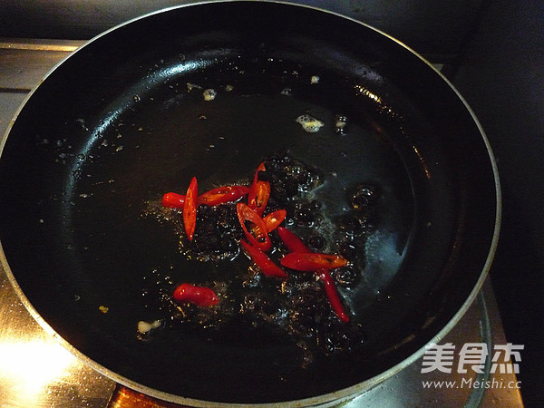 Stir-fried Poached Egg with Tempeh and Hang Pepper recipe