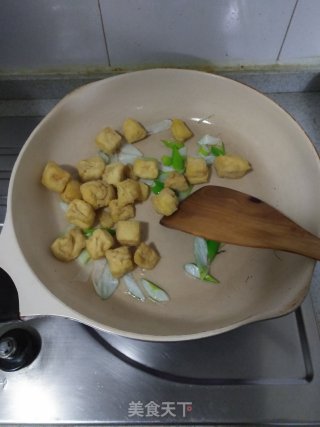 Stir-fried Tofu with Cabbage Fungus recipe