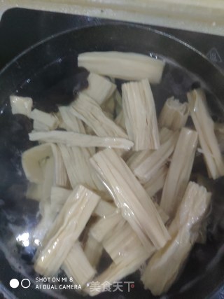 Yuba Celery Mixed with Fungus recipe