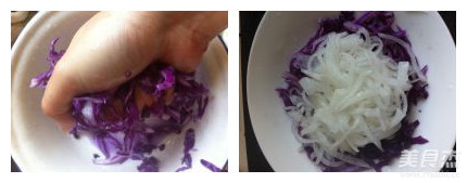 Purple Cabbage Mixed with Shredded Radish recipe