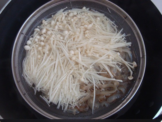 Shredded Enoki Mushroom and Jellyfish recipe