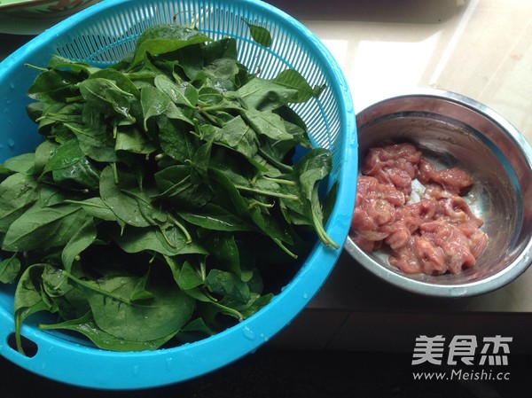 Lycium Barbarum Leaf Lean Meat Soup recipe