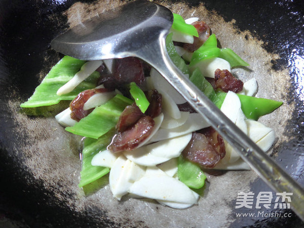 Stir-fried Spicy Sausage with Hot Pepper recipe