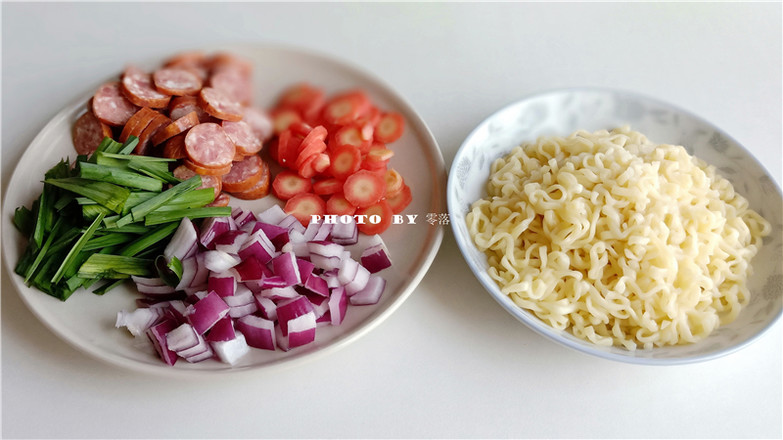 Bawang Supermarket丨fried Noodles with Beef Sausage recipe