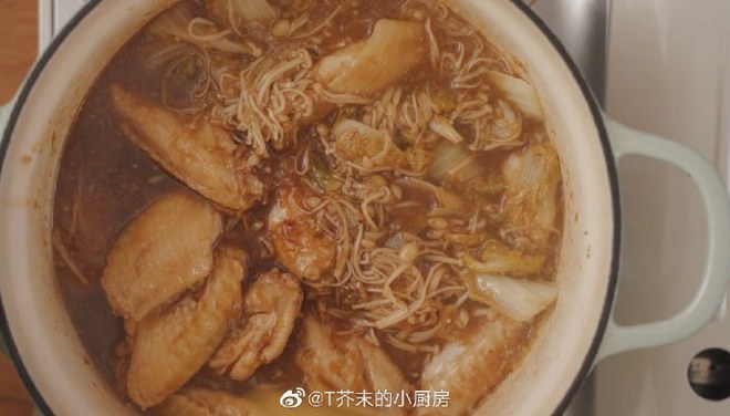 Anhydrous Braised Garlic Chicken Wing Pot [cast Iron Pot Braised Cuisine] recipe