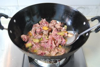 New Year Food Sharing (2) Sichuan Classic Delicacy that Can’t be Fattened-[spicy Dry Stir-fried Rabbit Ding] recipe