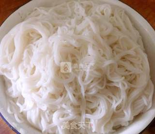 Stir-fried Rice Noodles with Tomato, Egg, Fungus recipe