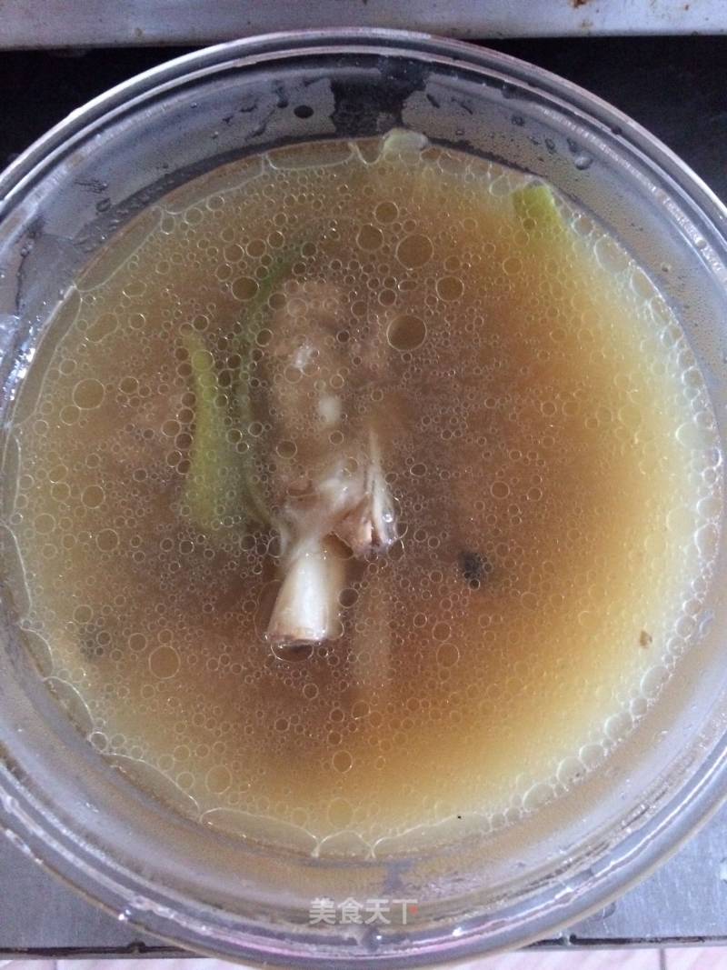 Bawang Flower Cuttlefish Soup recipe