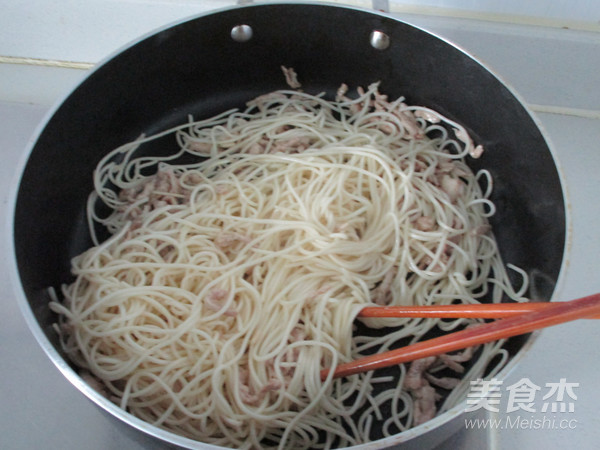 Stir-fried Noodles with Chicken Festive Pork recipe
