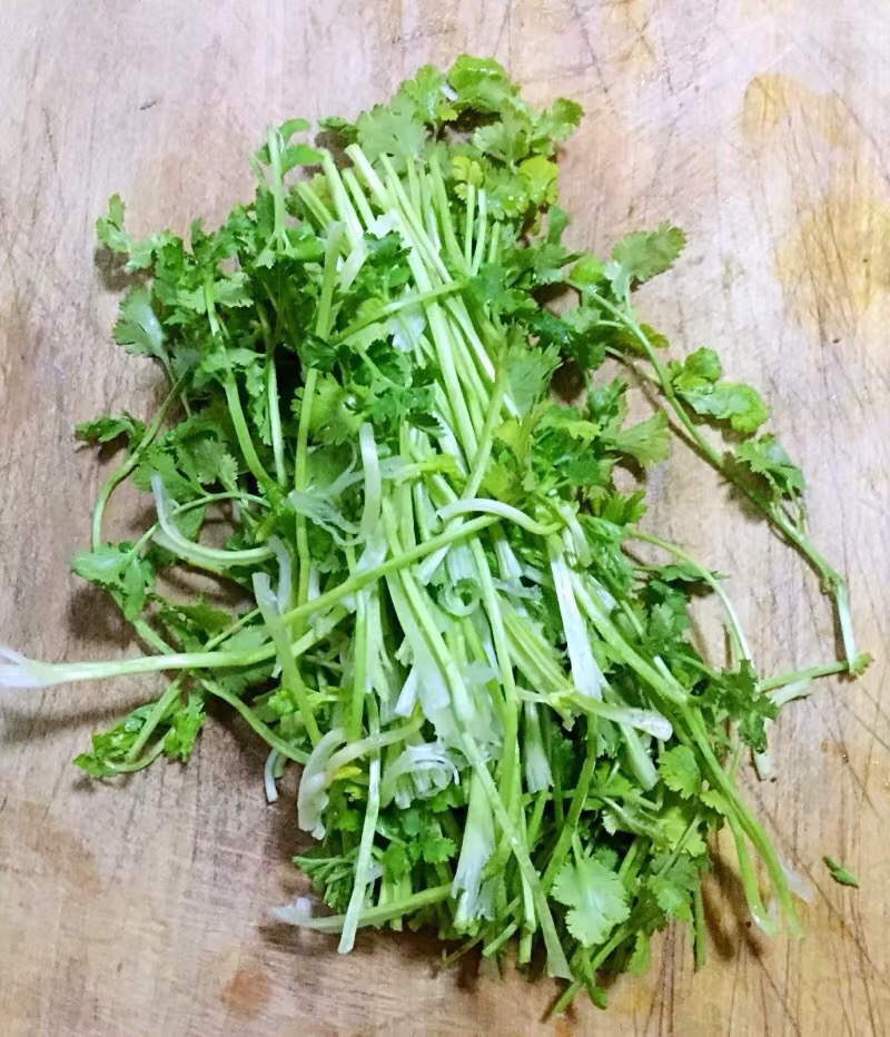 Fried Lotus Root Tongs with Fresh Meat and Coriander recipe