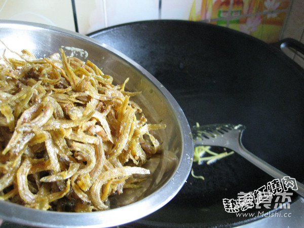 Small Fish Mixed with Black Peanuts recipe