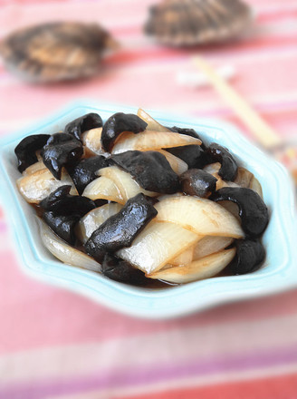 Grilled Sea Cucumber with Onion recipe