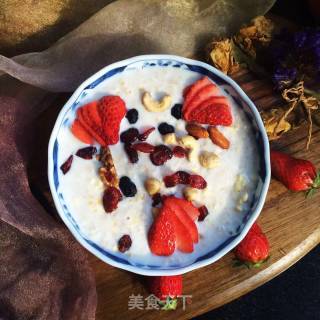 Milk Oatmeal Dried Fruit Bowl recipe