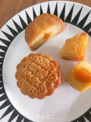 Mooncakes with Egg Yolk and Lotus Seed Paste recipe