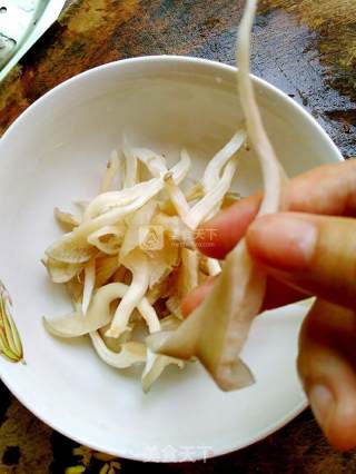 Fresh Oyster Mushroom and Crucian Carp Soup recipe