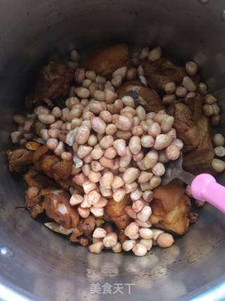 Braised Pork Knuckles with Peanuts recipe
