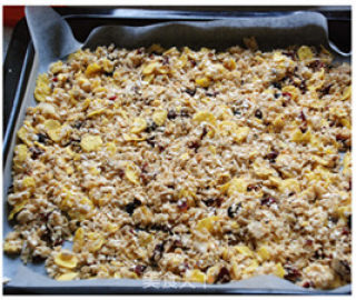 Everyone Loves Homemade Crispy Muesli recipe