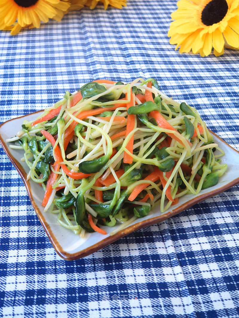 Stir-fried Black Bean Sprouts with Carrots recipe