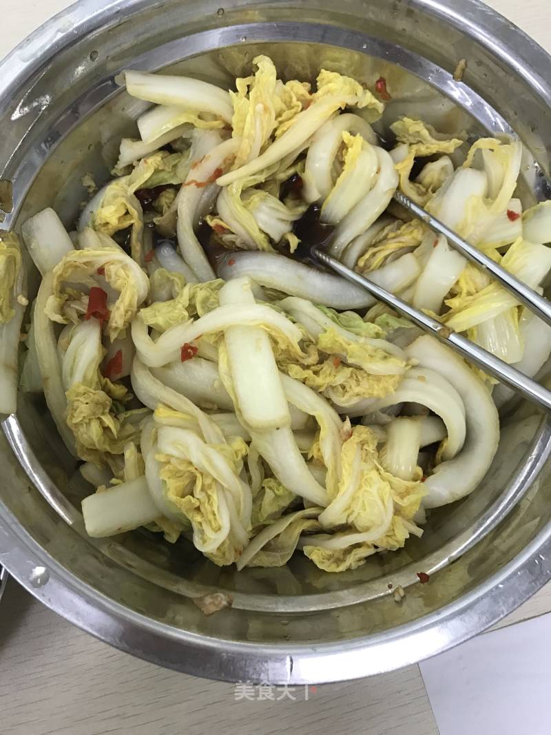 Hot and Sour Chinese Cabbage that Can be Made with A Health Pot