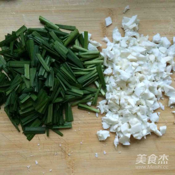 Fried Gluten with Salted Egg and Chives recipe