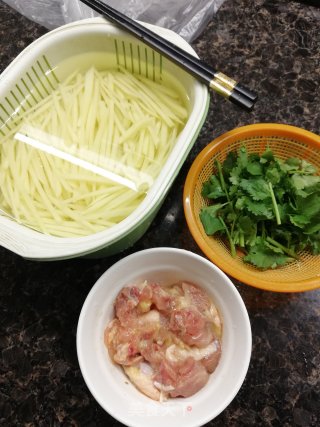 Stir-fried Potato Shreds with Chicken Nuggets recipe