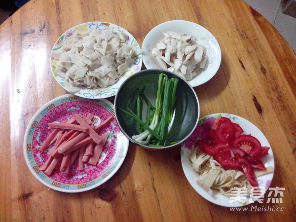 Stewed Noodles with Tomato and Mushroom recipe