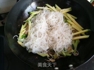 Fried Noodles with Pumpkin and Pork recipe