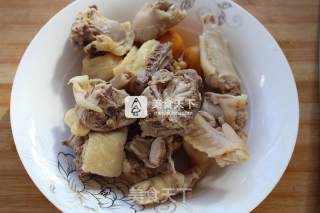 Bamboo Fungus Chicken Soup-nourishing and Health Soup in Winter recipe