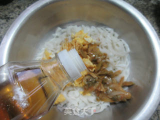 Hor Fun with Eggs and Mustard Strips recipe