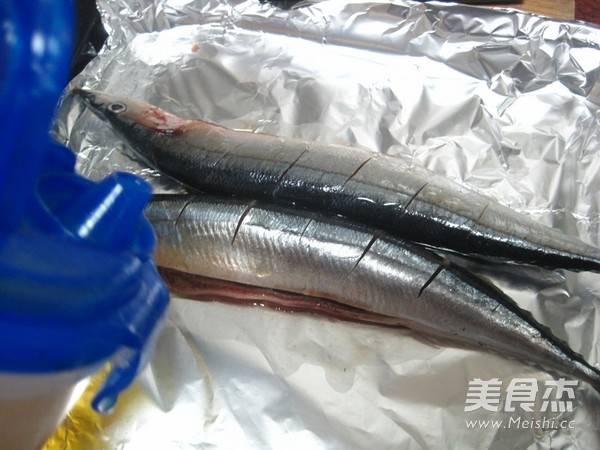 Grilled Saury with Spicy Sauce recipe