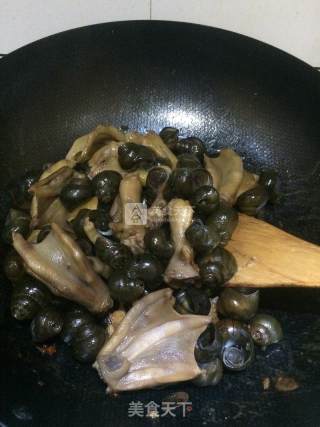 Snails, Pig's Feet and Duck Feet in Clay Pot recipe