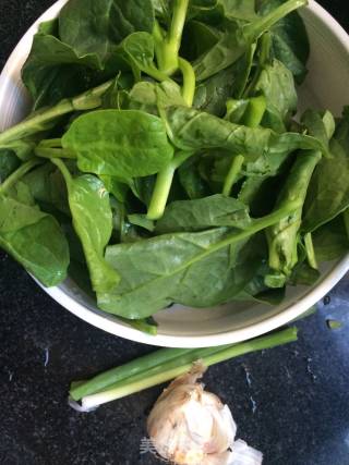 Stir-fried Fungus with Red Pepper recipe