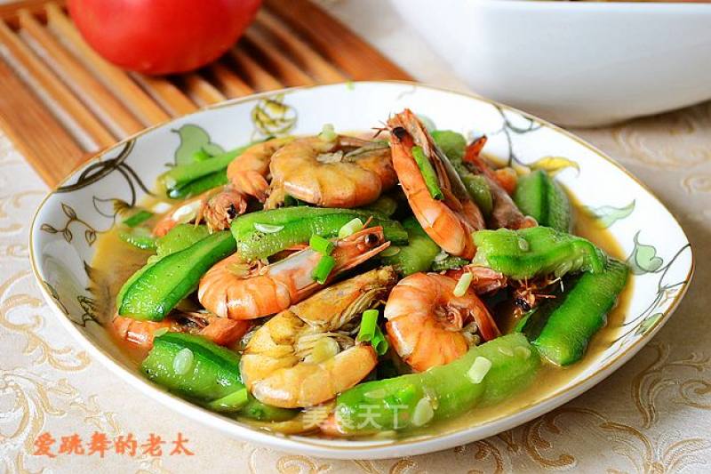 Stir-fried Shrimp with Loofah recipe