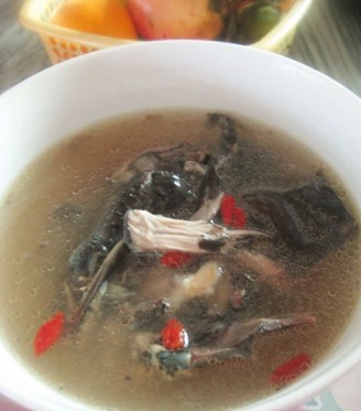Red Ginseng, Angelica, Wolfberry Black-bone Chicken Soup recipe