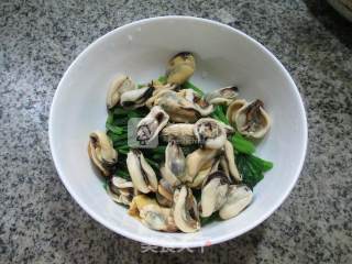 Spinach Mixed with Mussels recipe