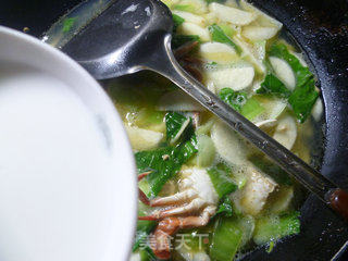 Chinese Cabbage and White Flower Crab Soup recipe