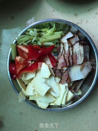 Stir-fried Bacon with Spring Bamboo Shoots recipe