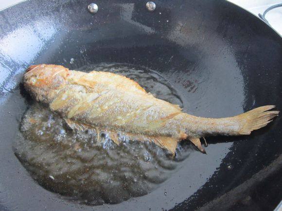 Crucian Carp and Tremella Soup recipe