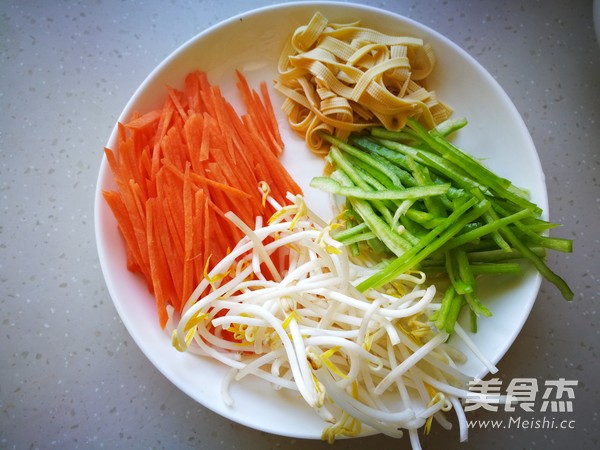 Taste The Fresh Spring Buds-hot Noodle Spring Rolls recipe