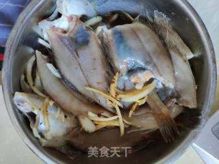 Pan-fried Partial Fish with Seafood recipe