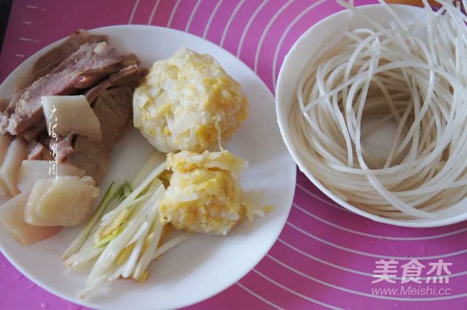 Sauerkraut Pork Stewed Vermicelli recipe