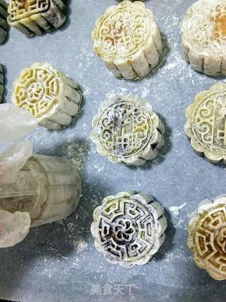 Cantonese-style Lotus Paste and Egg Yolk Mooncakes recipe