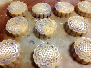 Cantonese Style Coconut Purple Sweet Potato Mooncake recipe