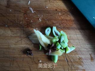 Braised Sauerkraut with Big Bones and White Meat recipe